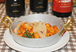 Maccheroncini al Torchio con Guanciale, Olive Taggiasche e Scaglie di Pecorino di Pienza