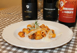 Maccheroncini al Torchio con Guanciale, Olive Taggiasche e Scaglie di Pecorino di Pienza