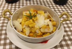 Maccheroncini al Torchio alla Gonzaga (Zucca e Salamella Mantovana)