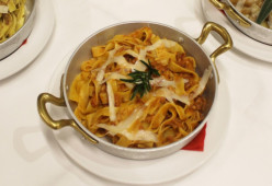 Fuiadi (Tagliatelle) con Ragù della Casa