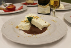 Semifreddo alla Vaniglia e torrone con croccante e fonduta al cioccolato