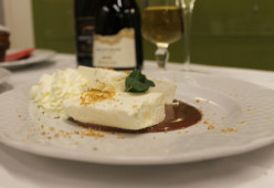 Semifreddo alla Vaniglia e torrone con croccante e fonduta al cioccolato